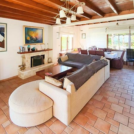 Lovely Home In Kiato With Wifi Exterior photo