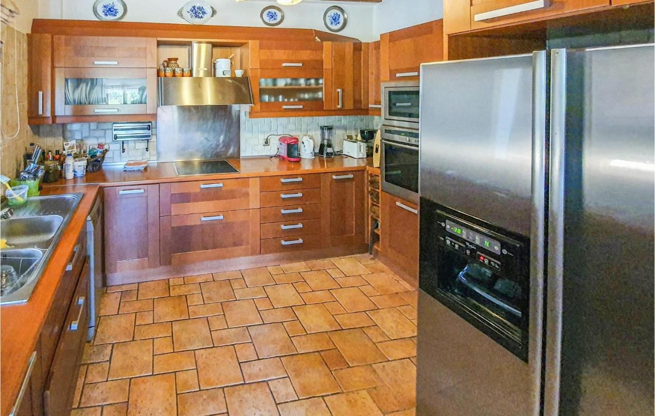 Lovely Home In Kiato With Wifi Exterior photo