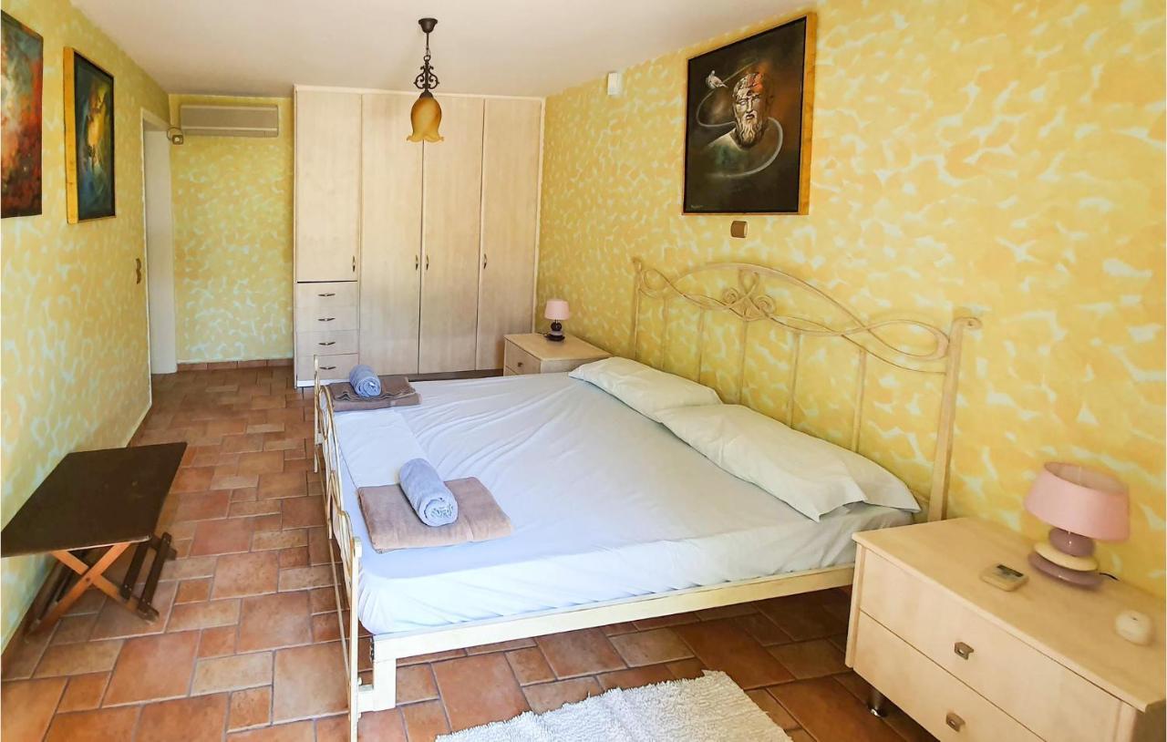 Lovely Home In Kiato With Wifi Exterior photo