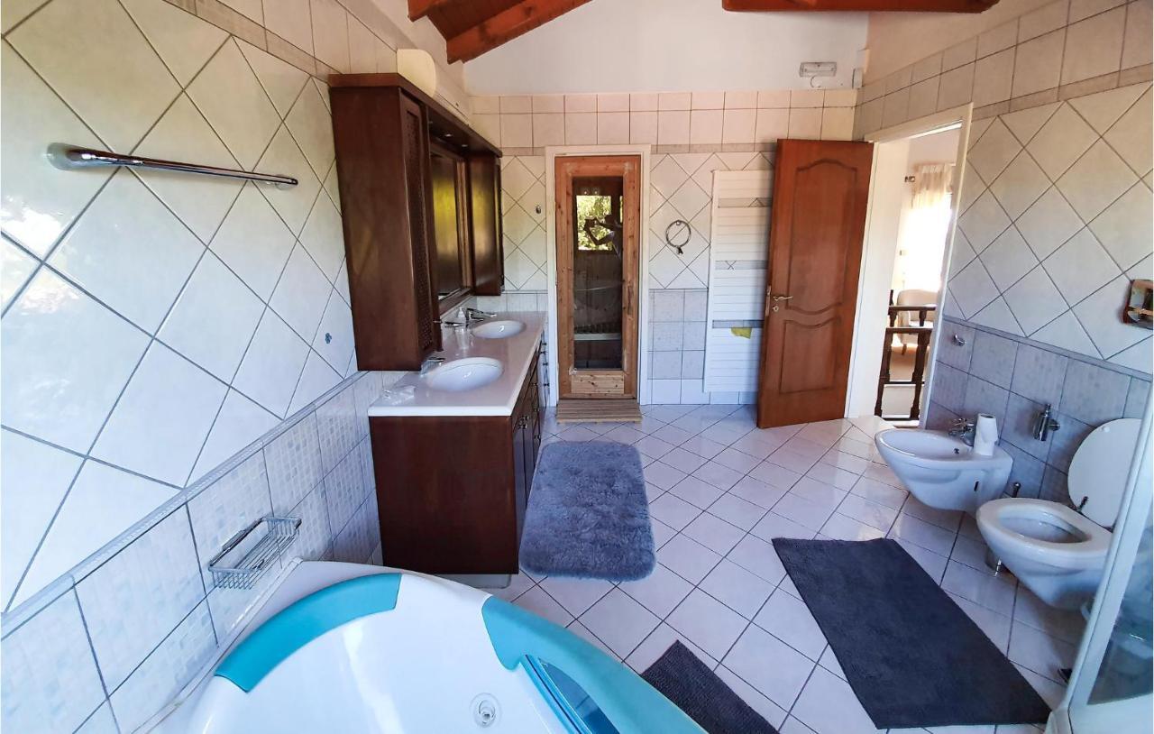 Lovely Home In Kiato With Wifi Exterior photo